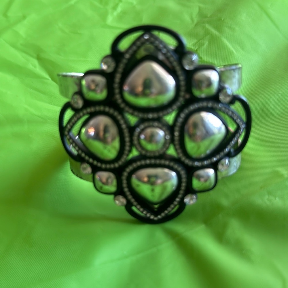 با
BRIGHTON STARRY NIGHT Black
Silver Hammer HEAVY CUFF BANGLE Bracelet - Picture 11 of 12